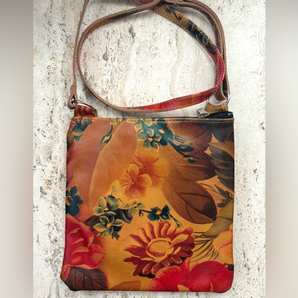 Handmade leather Argentinian embellished crossbody with matching coin purse - Picture 3 of 12